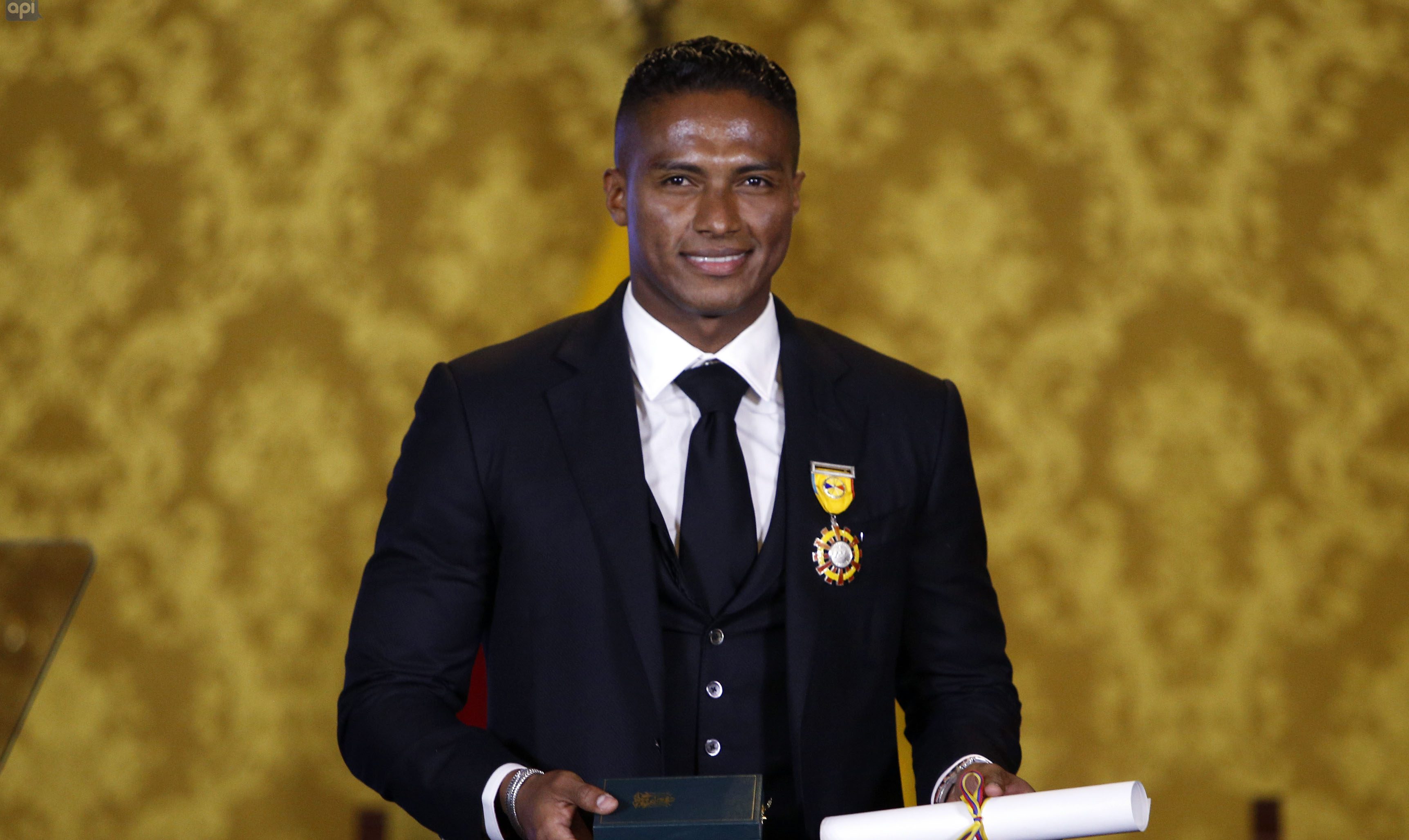 Antonio Valencia terno