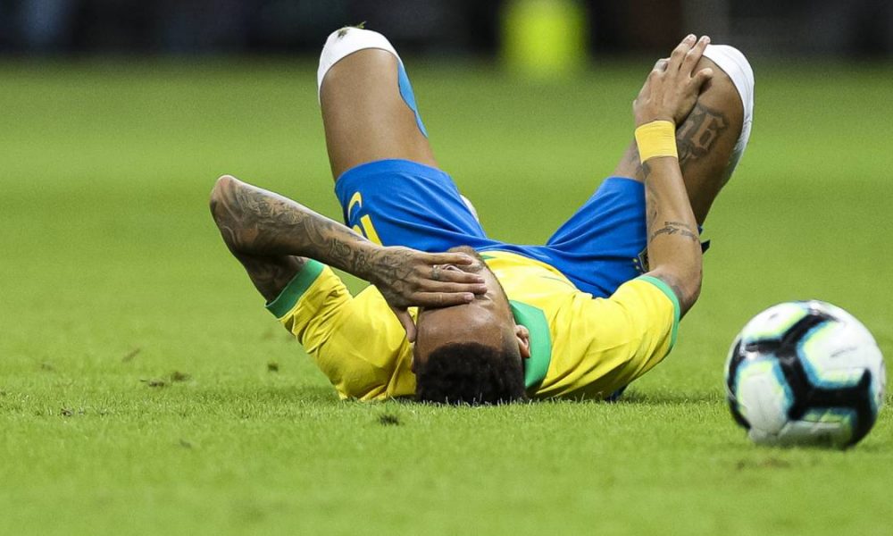 Terrible Lesión De Neymar En El Brasil Vs Qatar Video