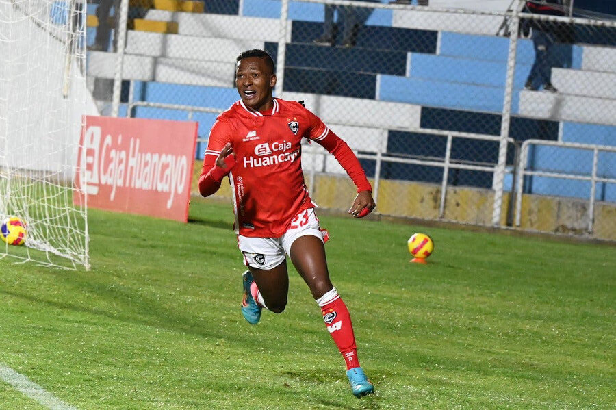 Doblete de Fernando 'Chiqui' Guerrero con la camiseta del Cienciano