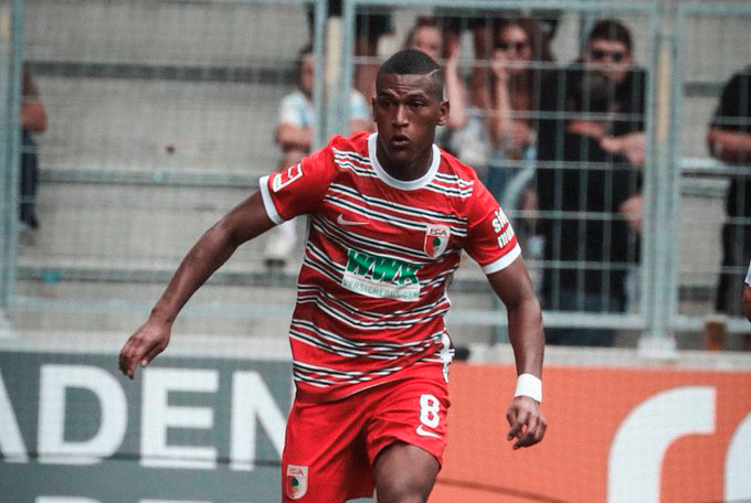 Carlos Gruezo sigue destacando en el equipo estelar de Augsburgo en la pretemporada