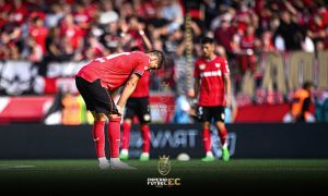 Dura caída de Bayer Leverkusen con el ecuatoriano Piero Hincapié en cancha