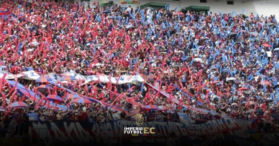 Hinchas del Deportivo Quito invadieron la cancha para agredieron a los árbitros