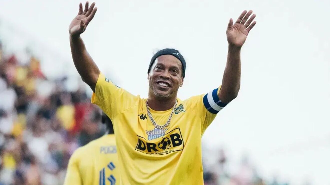 GOLAZO Ronaldinho en Manta