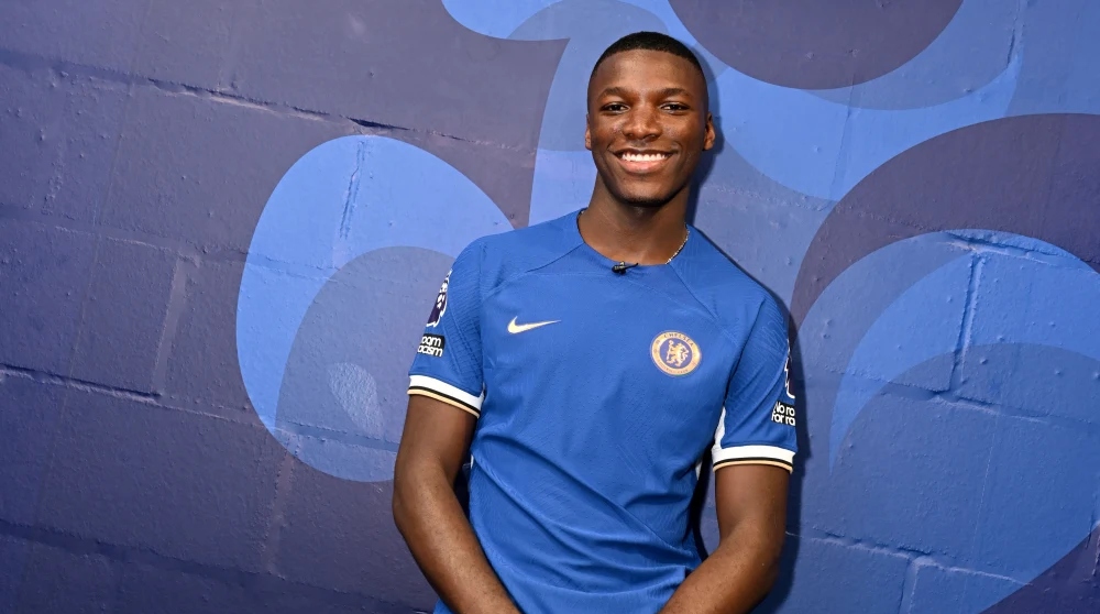 Moises Caicedo firma Chelsea FC