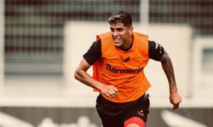 Piero Hincapie Bayer Leverkusen entrenamiento